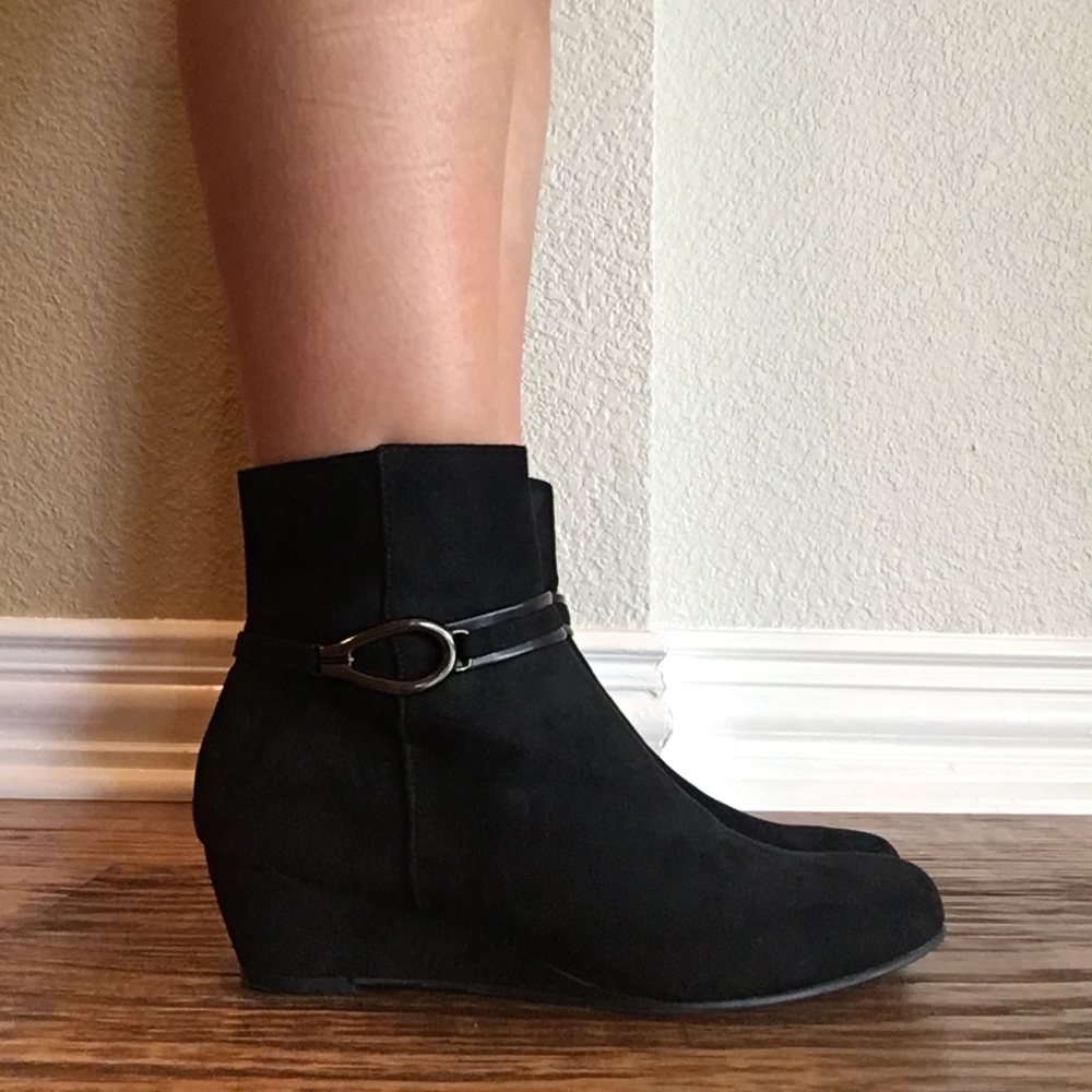 Size 8.5 Low Heeled Black Booties